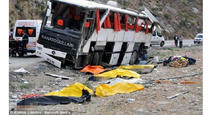 Thirteen dead in inferno after Turkey bus crash
