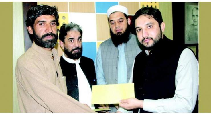 Compensation cheques distributed among heirs of martyred levies
