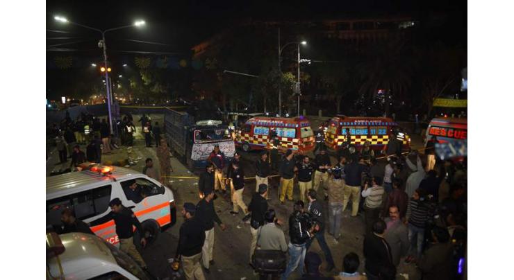 9 killed, 19 injured in Raiwind Lahore suicide attack 
