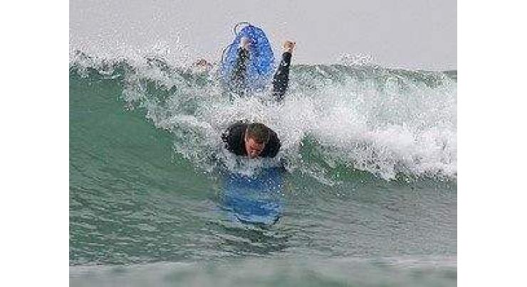 That's perfect! US rookie surfer's rare triple barrel

