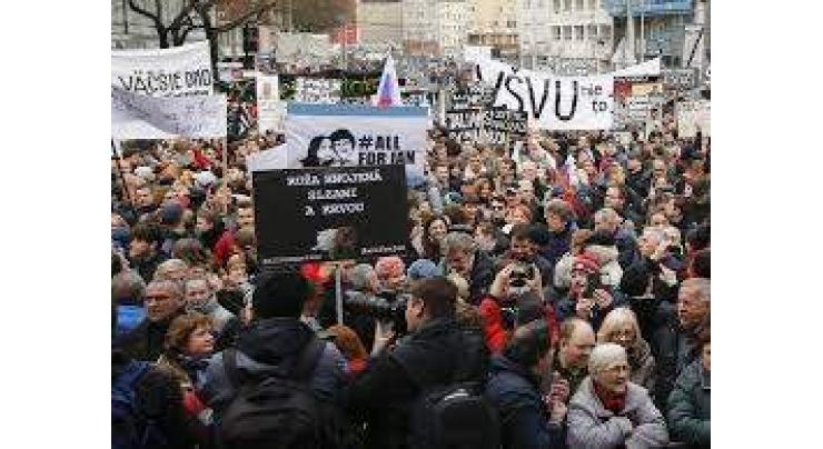 Thousands of Slovaks protest govt despite new Prime Minister

