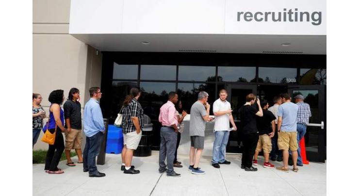 US jobless claims up slightly in tight market
