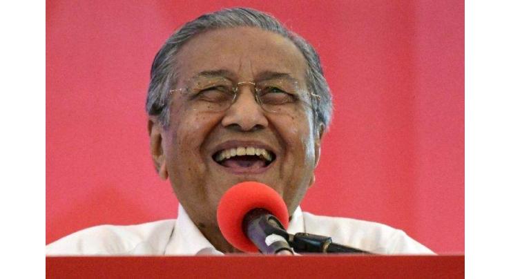 Malaysia's Mahathir  Mohamad  gatecrashes 'too old to be PM' forum
