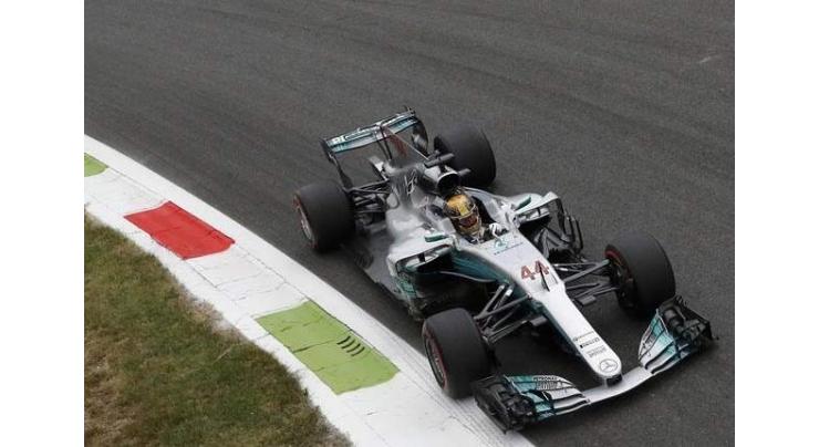 Hamilton seizes pole for Australian F1 GP
