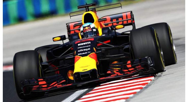 Ricciardo fastest in first free practice in Bahrain
