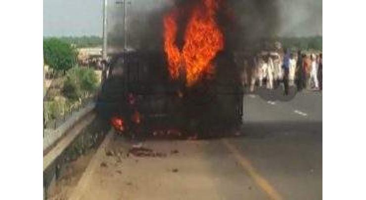Four of family burnt to death, 10 scorched in Khairpur van fire