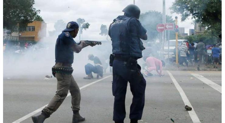 Rubber bullets fired at protesters in S.Africa: TV footage
