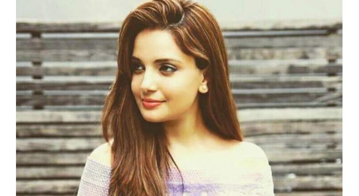 Actress Armeena Khan shares her #Metoo experience on Twitter
