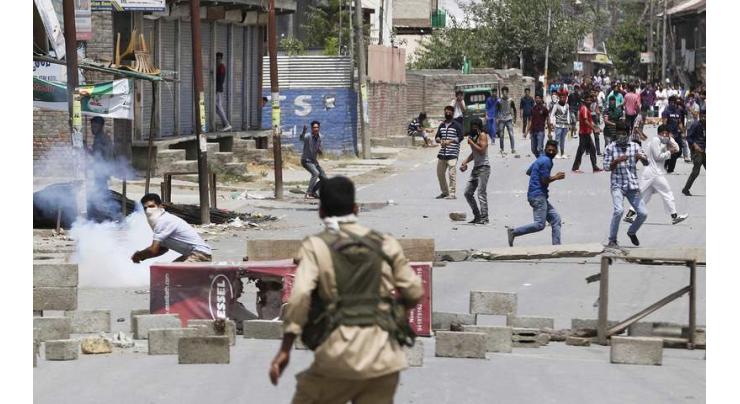 Indian troops open fire on protesters in South Kashmir
