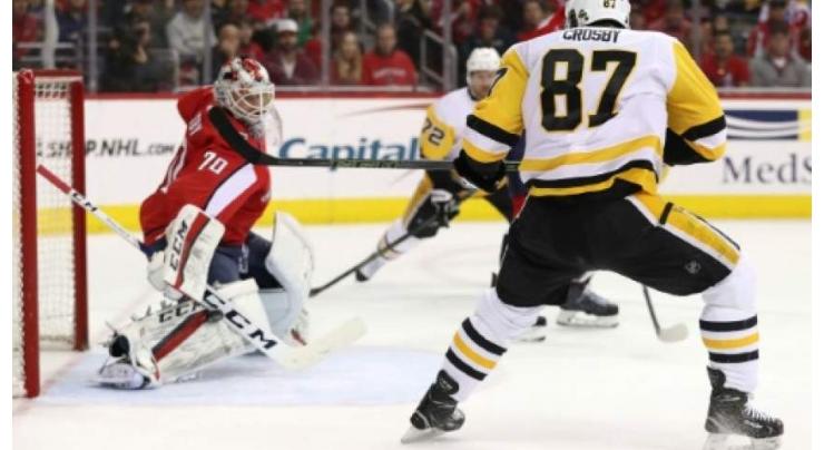 Braden Holtby shines as Capitals level series with Pens
