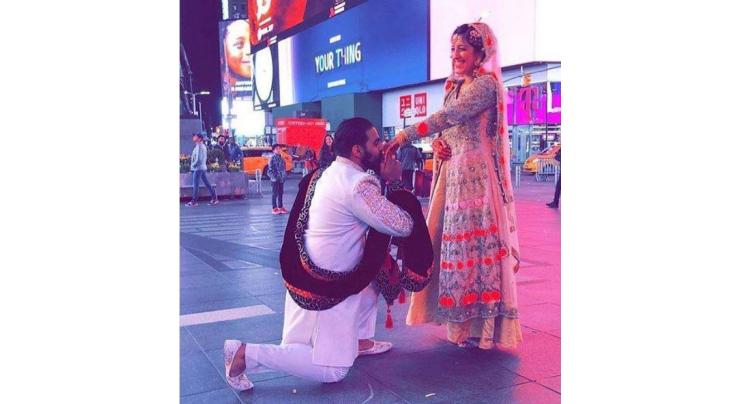 Forget Badshahi Mosque, this couple got bridal photoshoot at Times Square!