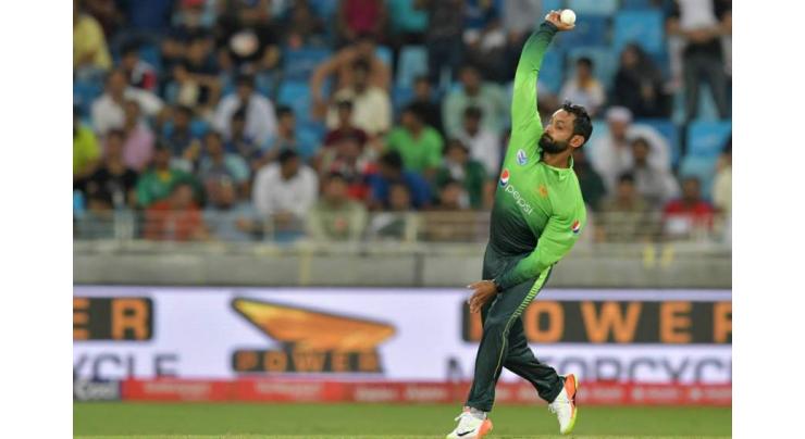 Pakistan's Hafeez cleared to bowl after remodelling action
