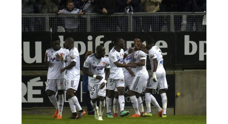 Amiens hold Paris Saint-Germain as Nimes end 25-year wait for promotion
