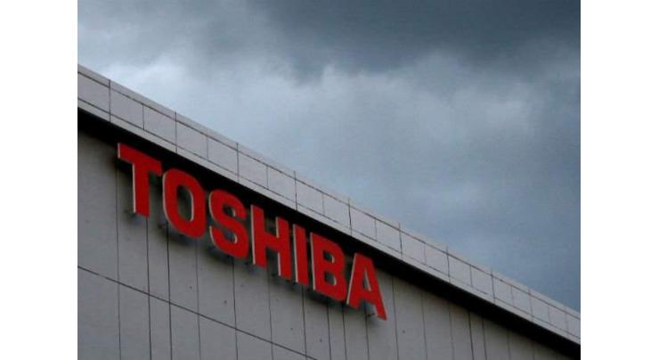 Struggling Toshiba returns to black, avoids delisting
