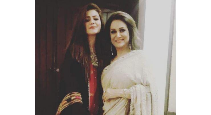 Zara Noor Abbas wishes khala Bushra Ansari on her birthday