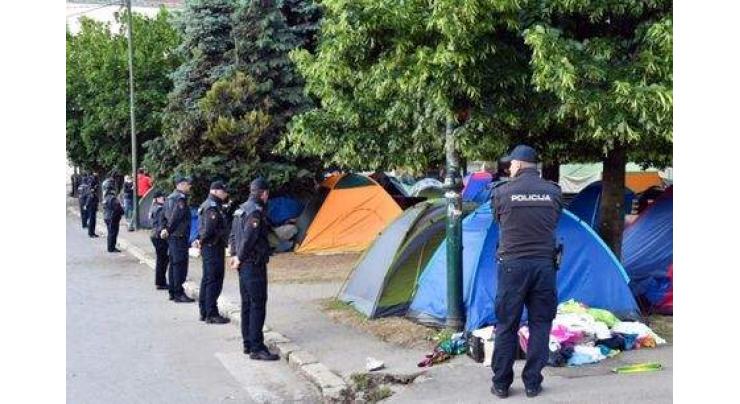 Police dismantle migrant camp in Sarajevo
