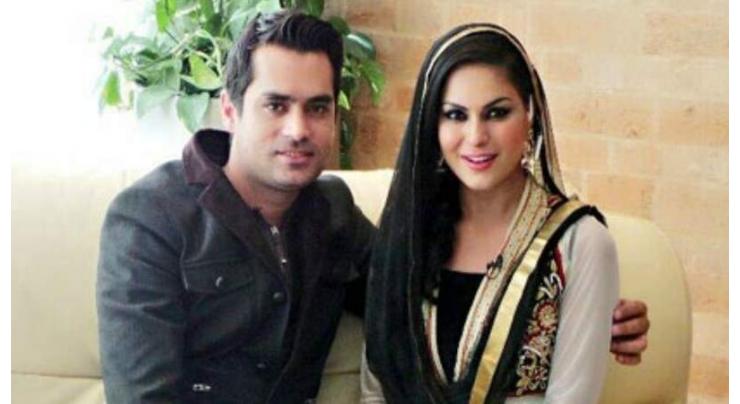 Veena Malik confirms divorce rumors