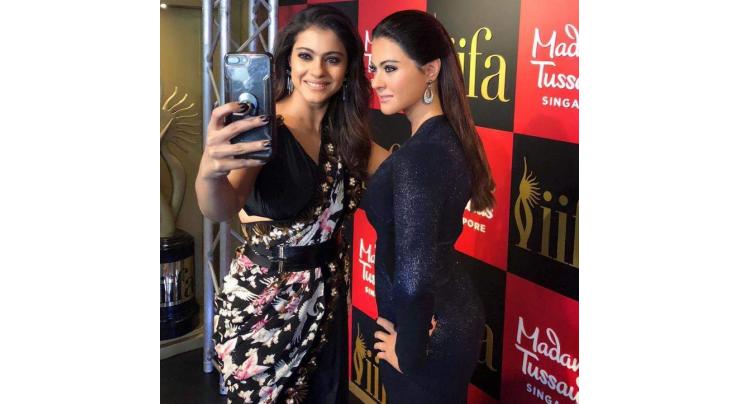 Kajol takes a selfie with her wax statue at Madame Tussauds