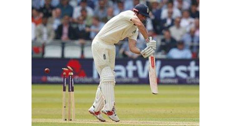 England 235-6, lead by 56 runs against Pakistan
