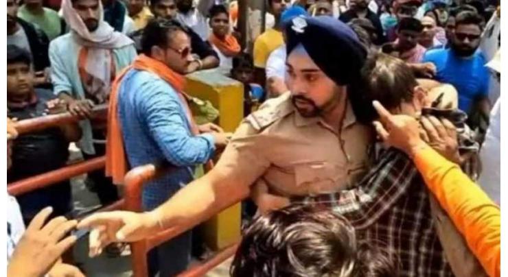 Sikh cop is being celebrated for his act of saving Muslim man from Hindu mob