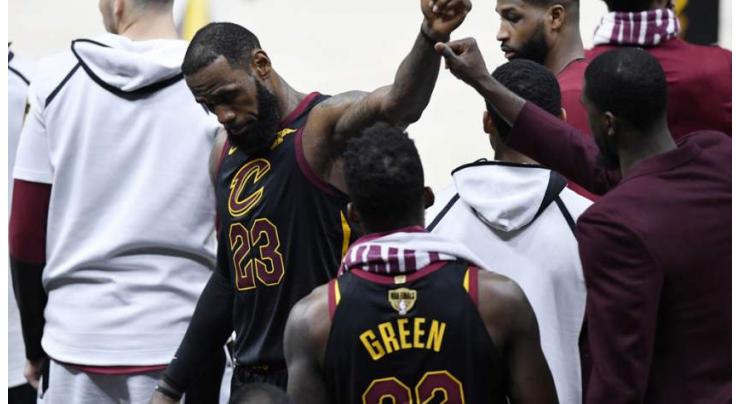 LeBron James reveals he played three games with broken hand
