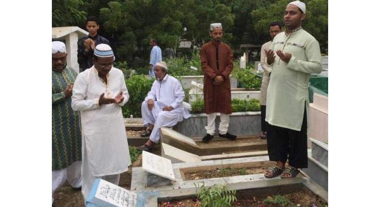 Citizens visit graveyards to remember their loved ones on Eid
