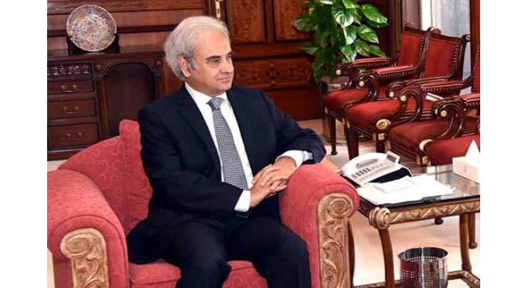 Prime Minister Nasir ul Mulk offers Fateha at Mazar e Quaid
