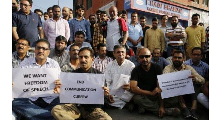 Kashmiri Journalists protest target killing of Shujaat Bukhari in IHK
