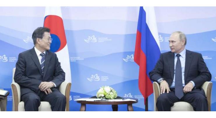 Moon, Putin set for talks on economic cooperation, N. Korea
