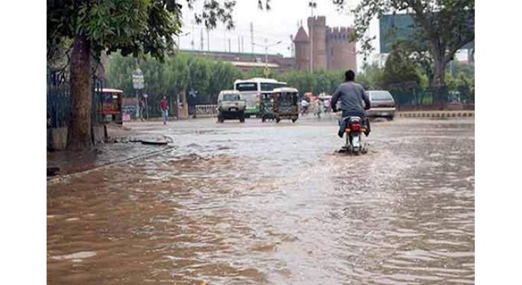 Rain lessens intensity of hot weather in Lahore
