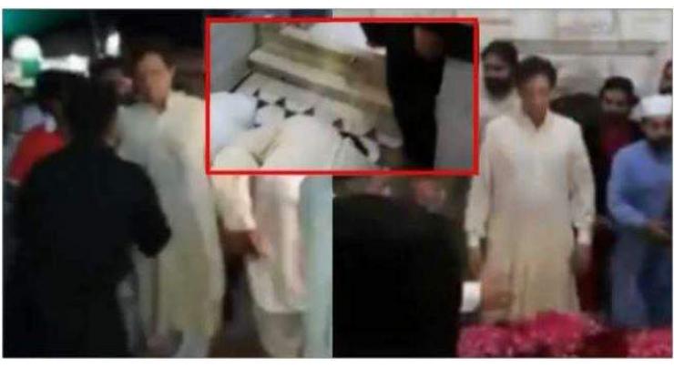 Imran Khan criticized for prostrating at Baba Farid’s shrine  