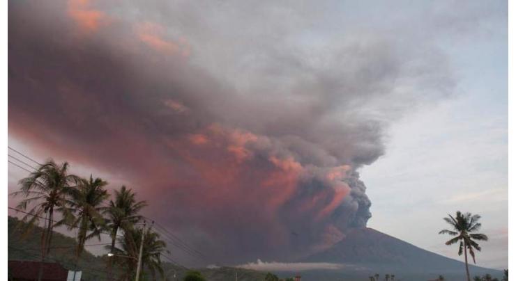 Thousands of tourists stranded as Bali volcano eruption closes airport
