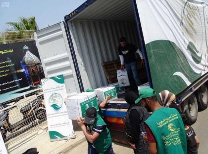 مركز الملك سلمان للإغاثة يواصل توزيع السلال الغذائية الرمضانية للاجئين السوريين في منطقة صيدا