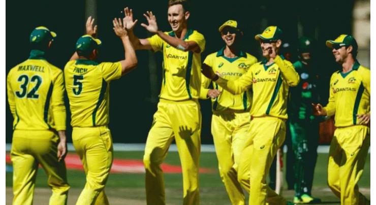 Australia's Stanlake tears through Pakistan top order
