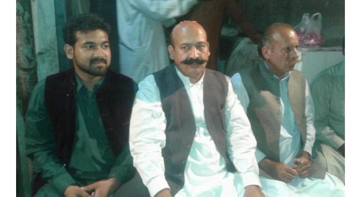 Anees-ur-Rehman announces support for PML-N's ticket holder in PP-214
