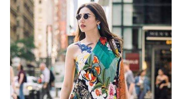 Big lights will inspire you: Mahira Khan shares pictures from Pakistan Film Festival