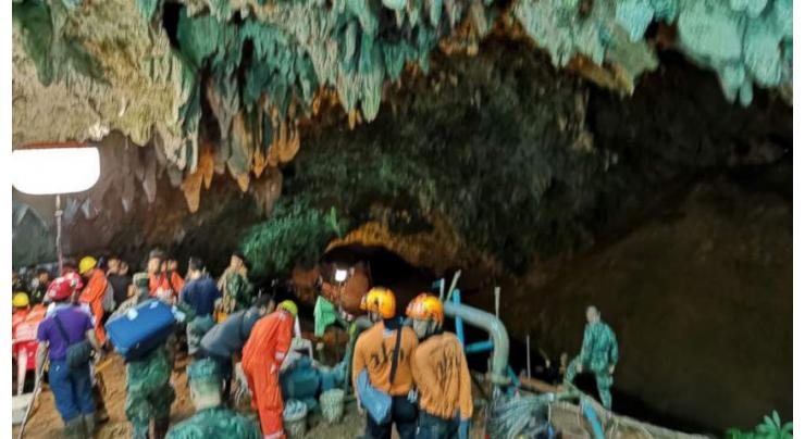 Thai boys passed "sleeping" through cave in rescue

