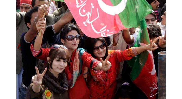 Emaan Tahir urges women to vote PTI for change

