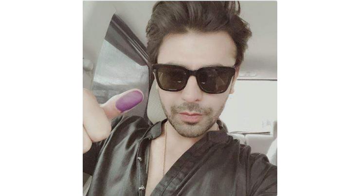 Farhan Saeed casts his vote, finally