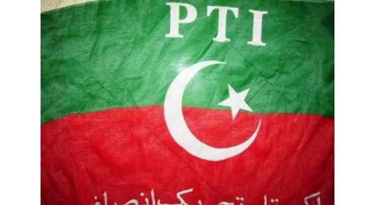 PTI's wind of change frustrates traditional political heavy weights
