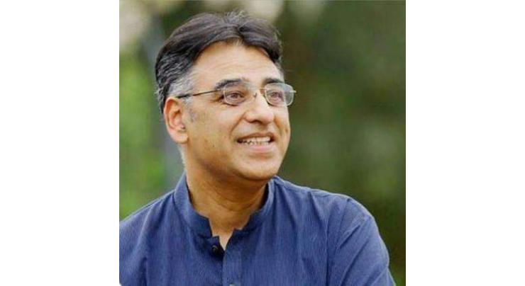 Asad Umar adopts public-spirited approach, arranges chairs for party workers