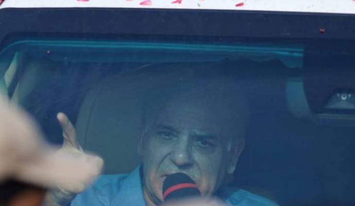 Shehbaz Sharif, Hamza Shehbaz remained in car throughout Nawaz's homecoming rally