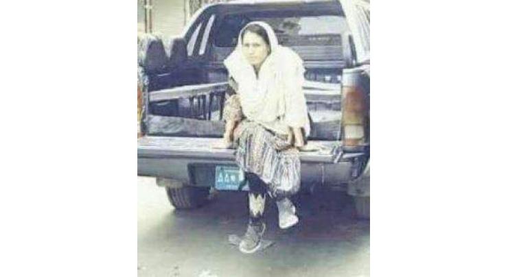 Peshawar’s female magistrate poses like a boss