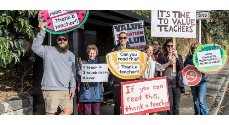 About 30,000 Teachers in New Zealand on Strike Demanding Pay Rise - Trade Union