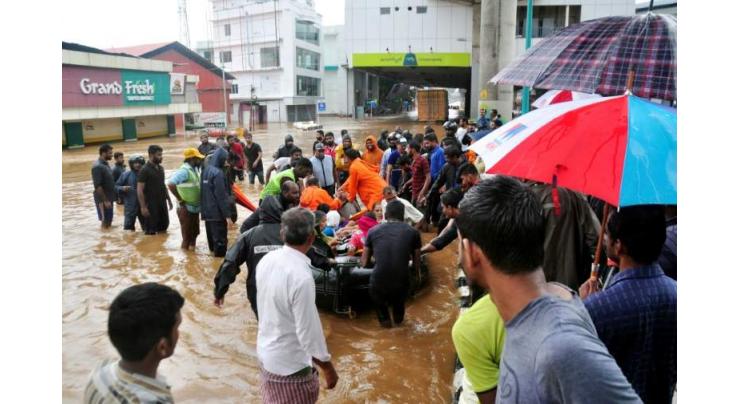 India flood crisis mounts as 324 confirmed dead
