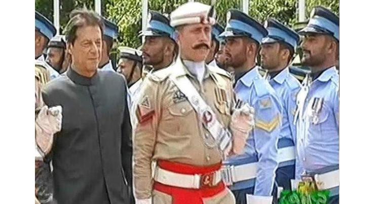 Prime Minister Imran Khan presented guard of honour at PM House
