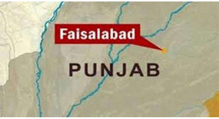 4 held for decanting in Faisalabad 
