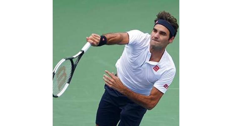 Federer strikes down fellow Swiss to reach Cincy semis
