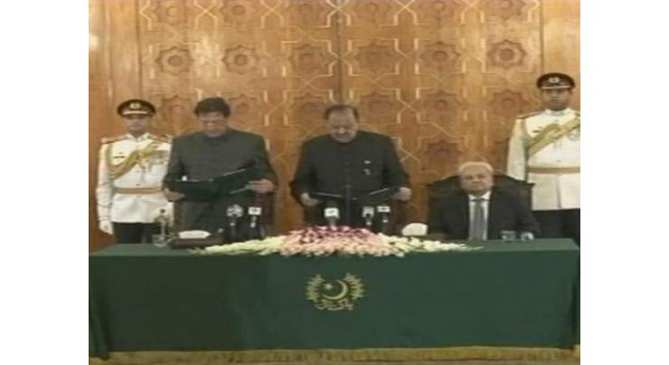 Imran Khan takes oath as PM ending decades of PPP, PML-N rule                                                                                                                            By Shafek Koreshe
