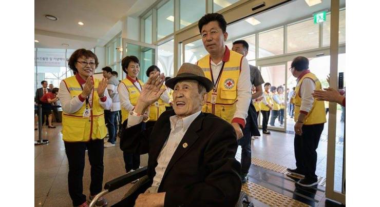 S. Koreans head for family reunions in North after decades apart
